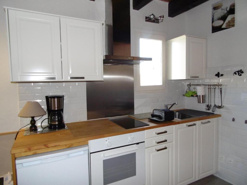 Espace commun et cuisine - location vacances Vaumeilh 04200